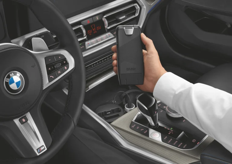 BMW Universal Wireless Charging Pocket Station
