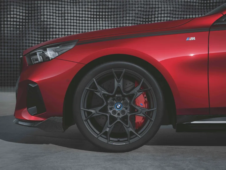 21" M Performance 943M (Frozen Midnight Grey)