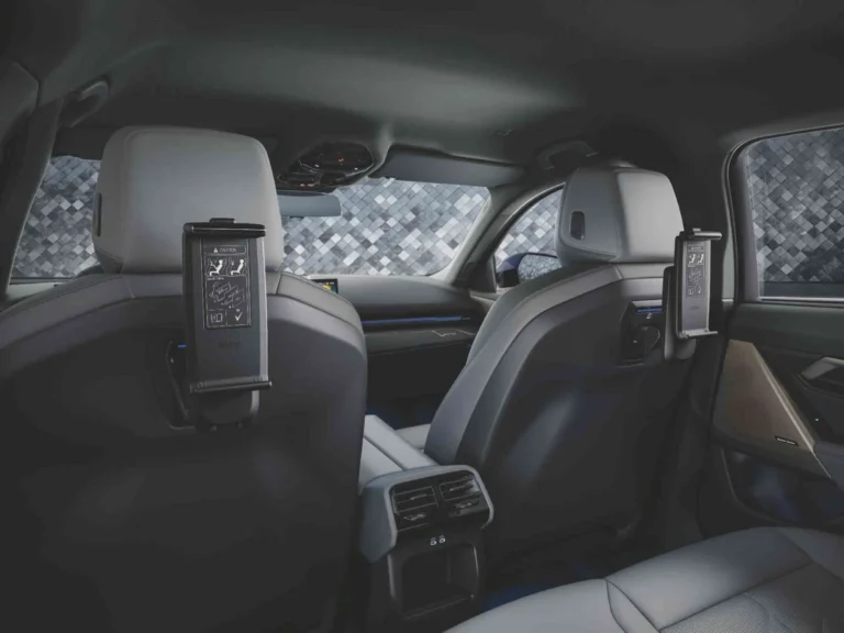 BMW Travel & Comfort Universal Case Holder